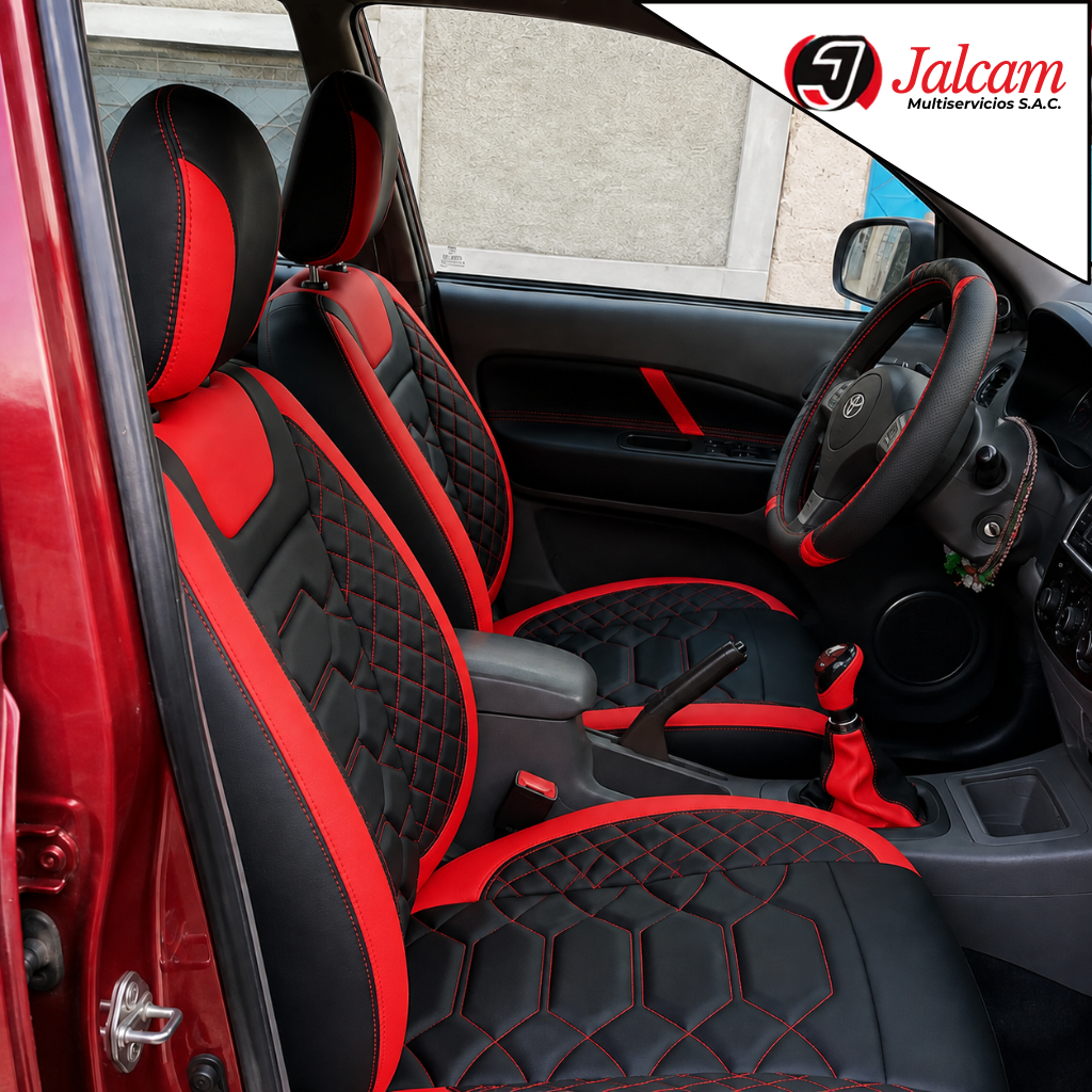 Interior de automóvil con asientos tapizados en rojo y negro