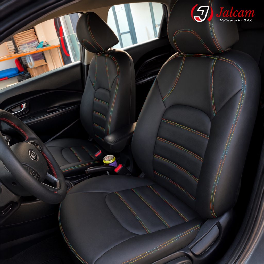 Asientos automotrices negros con costuras decorativas multicolor